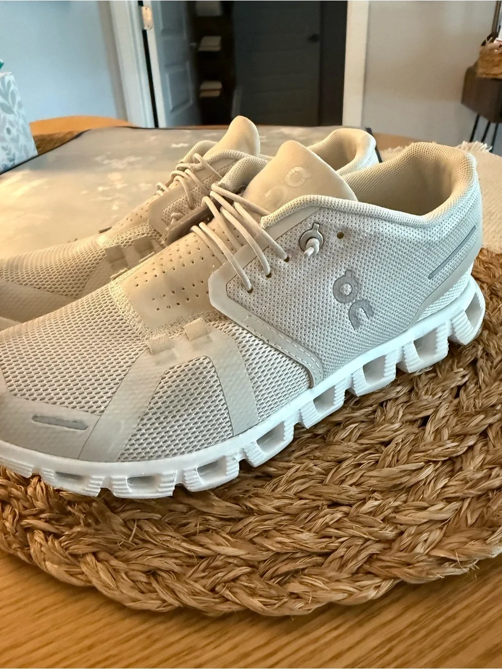 On cloud travel shoe